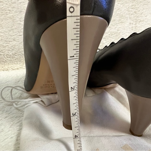 CHLOÉ Leather Keyhole Accent Pumps 🤍 - Picture 8 of 8